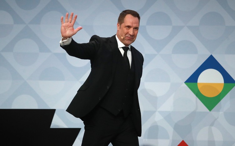 再加上拉亚, 他也知道该